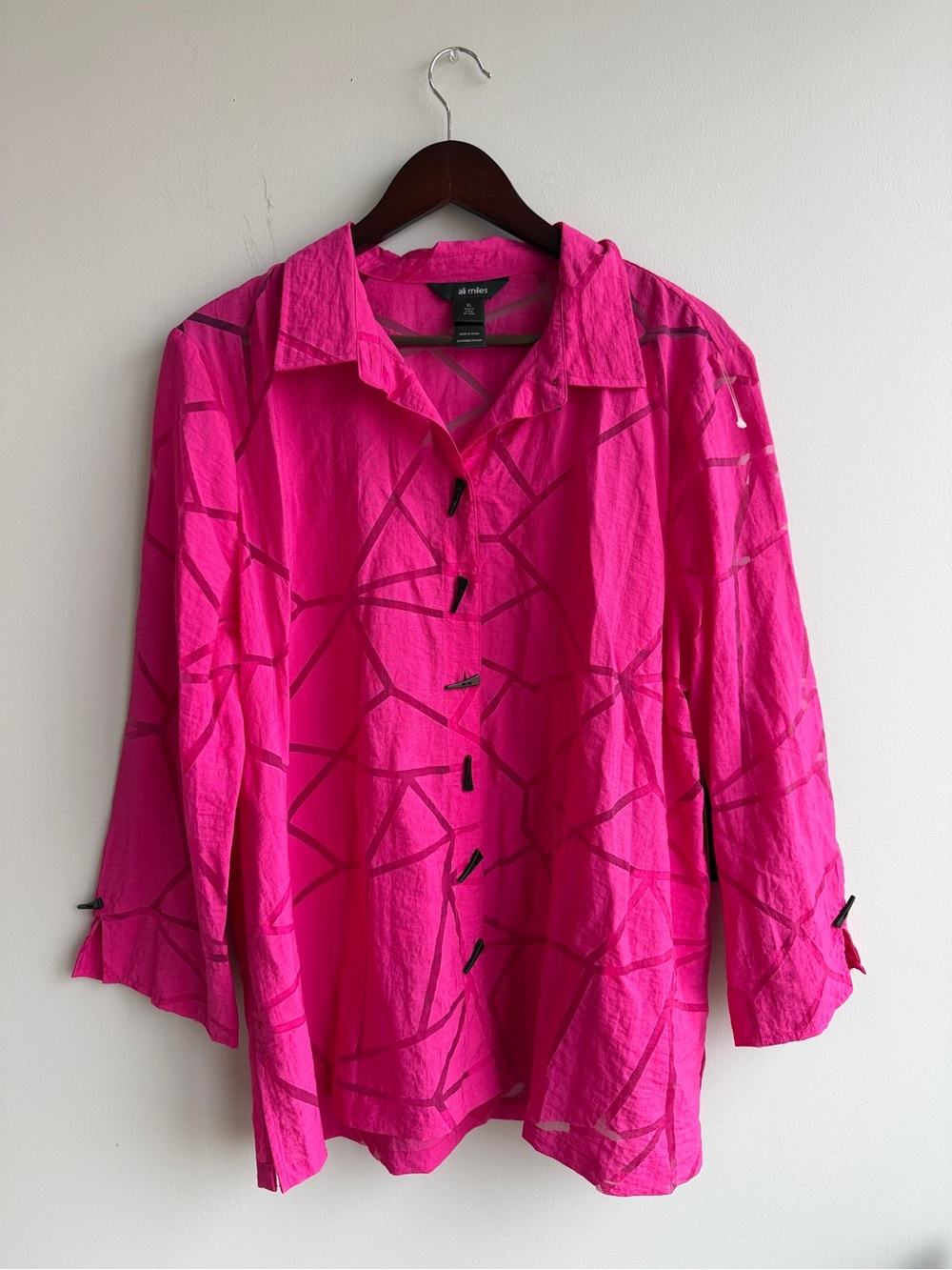 Ali Miles Pink Geometric Abstract Button-Front Shirt - Picture 11 of 11